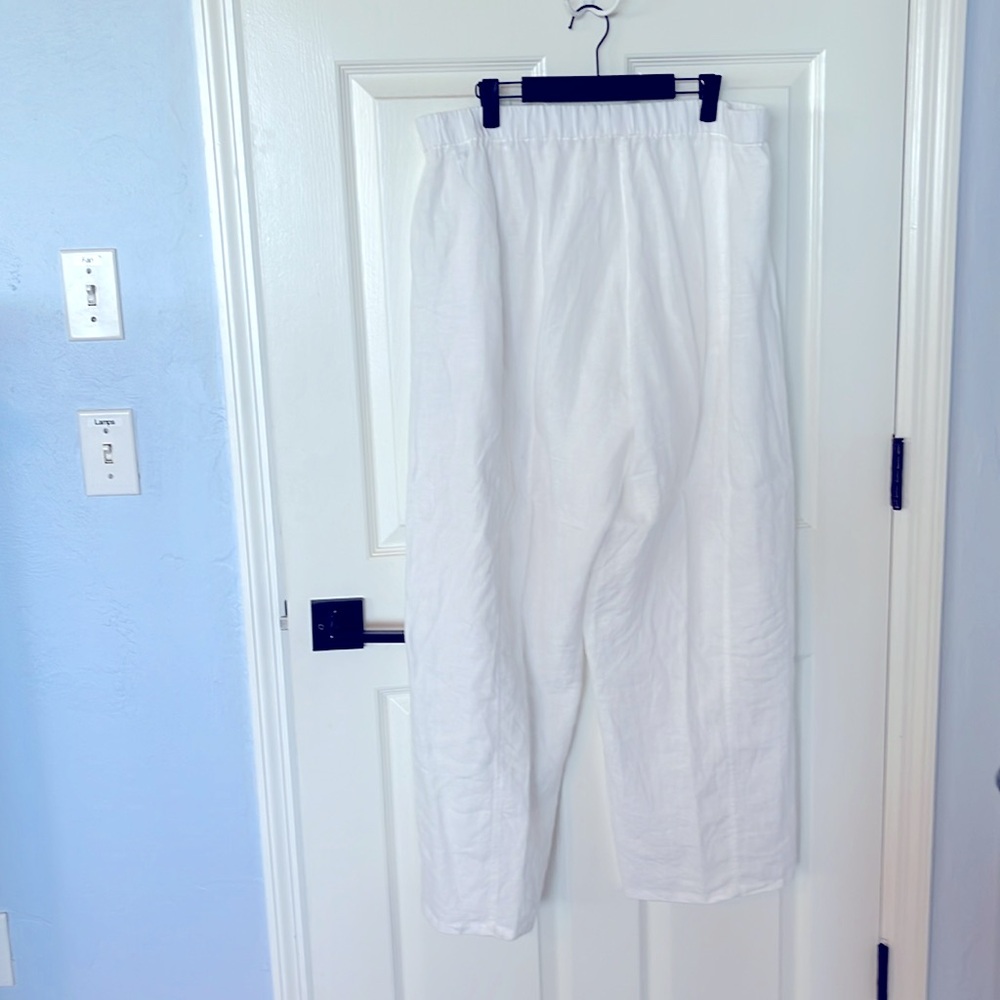 Eileen Fischer, Worn once, EUC White Linen Pants. Very cool and coastal.